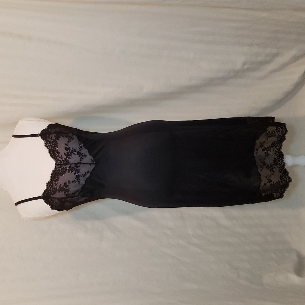 Vintage Lingerie Vintage Dress Slip 100% Antron Nylon Vintage Sexy Lingerie (B)